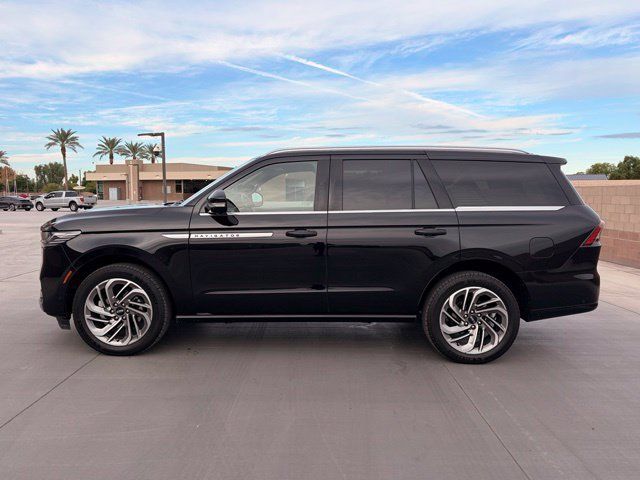 Used 2025 Lincoln Navigator Reserve AWD/4WD image 9