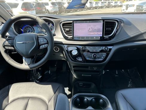 New 2026 Chrysler Pacifica Select image 20