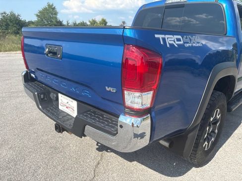 Used 2018 Toyota Tacoma TRD Off-Road AWD/4WD image 23