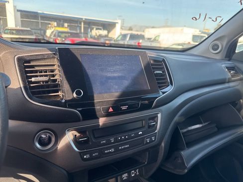 Used 2023 Honda Ridgeline Sport image 11