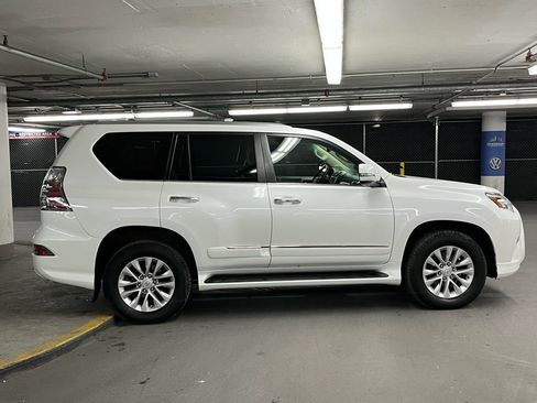 Used 2014 Lexus GX 460 w/ Premium Package AWD/4WD image 42