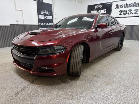 Used 2017 Dodge Charger R/T RWD image 6