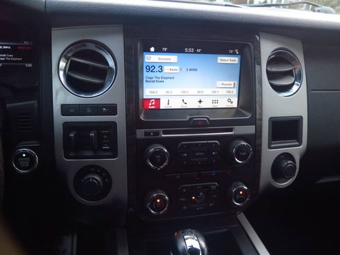 Used 2016 Ford Expedition Limited w/ Equipment Group 301A AWD/4WD image 8