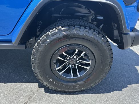 Used 2025 Jeep Wrangler Unlimited Rubicon AWD/4WD image 23