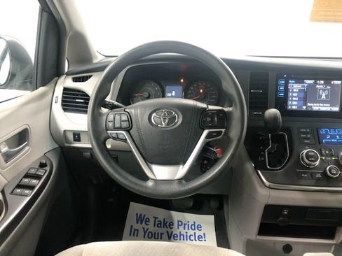 Used 2017 Toyota Sienna LE FWD image 15