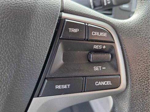 Used 2018 Hyundai Elantra SE FWD image 25