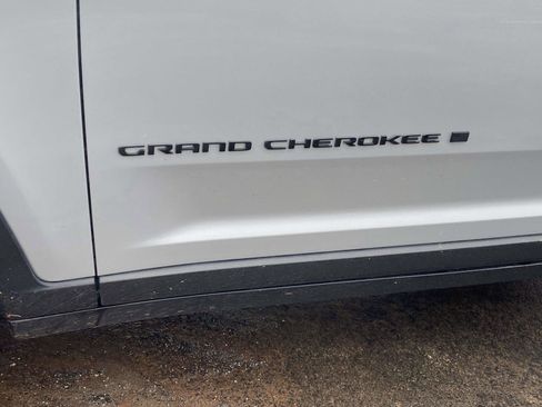 Certified 2024 Jeep Grand Cherokee Altitude image 24