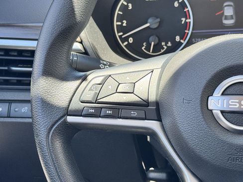 Used 2024 Nissan Altima 2.5 SV FWD image 17