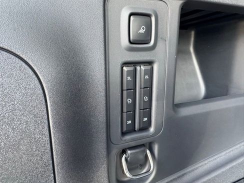 New 2025 Ford Expedition Active image 35