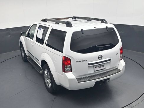 Used 2010 Nissan Pathfinder LE w/ Navigation Pkg AWD/4WD image 36