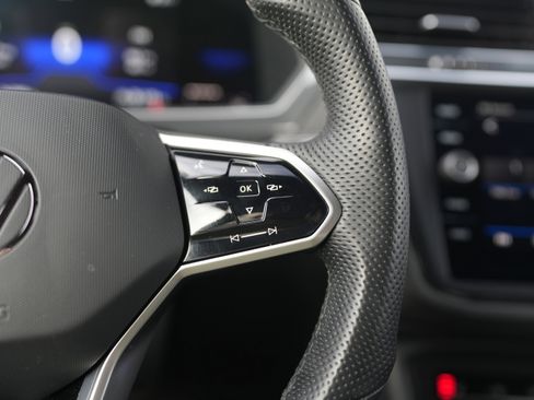 Used 2022 Volkswagen Tiguan SE R-Line image 22