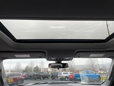 Used 2021 GMC Sierra 1500 Elevation w/ Preferred Package image 17