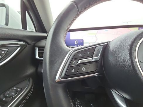 Used 2025 Buick Envision Preferred image 11