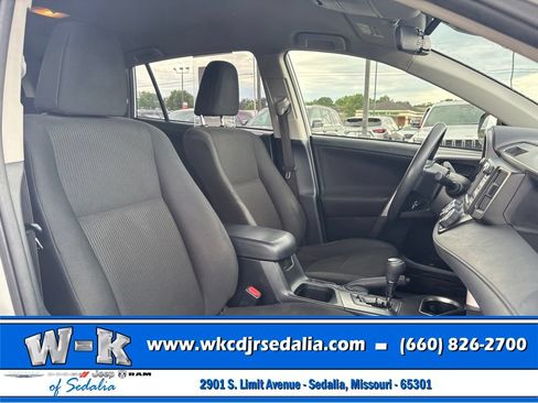 Used 2017 Toyota RAV4 LE AWD/4WD image 27