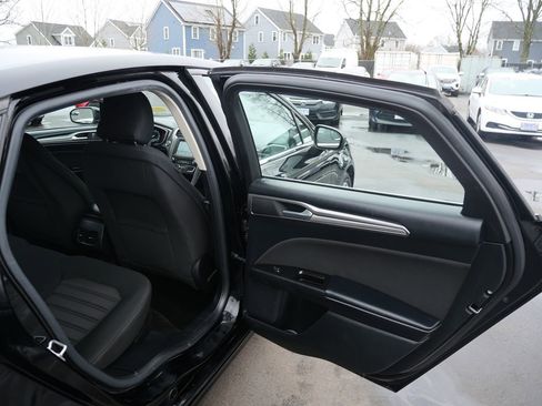 Used 2017 Ford Fusion SE w/ Fusion SE Technology Package image 30