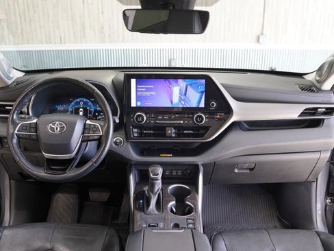 Used 2023 Toyota Highlander Limited image 17