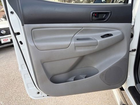 Used 2014 Toyota Tacoma PreRunner w/ SR5 Package image 29