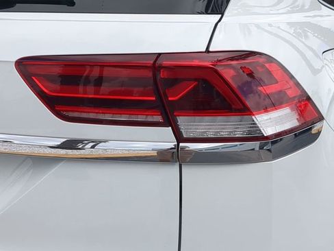 Certified 2022 Volkswagen Atlas Cross Sport SE image 8