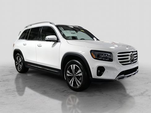 New 2026 Mercedes-Benz GLB 250 4MATIC image 3