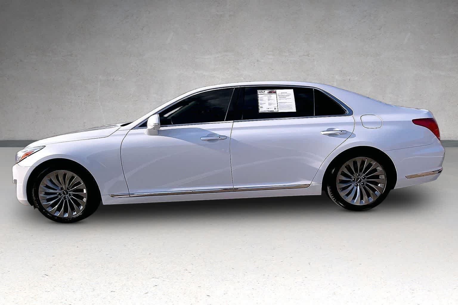 Used 2018 Genesis G90 3.3T Premium RWD image 3
