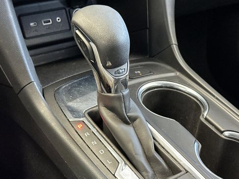 Used 2023 Chevrolet Equinox LT w/ LPO, Floor Liner Package FWD image 21