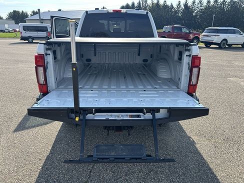Used 2022 Ford F350 Platinum w/ FX4 Off-Road Package image 21