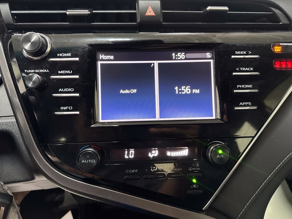Used 2018 Toyota Camry SE FWD image 19