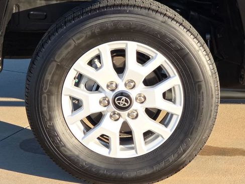 Used 2025 Toyota Tacoma SR5 image 9