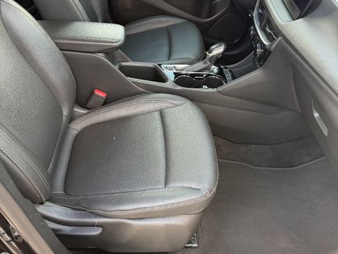 Used 2024 Buick Encore GX Sport Touring FWD image 21