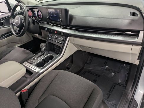Certified 2022 Kia Carnival LX image 29