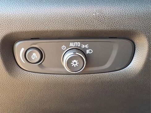 Used 2023 Chevrolet Traverse LT w/ LPO, Floor Liner Package AWD/4WD image 18