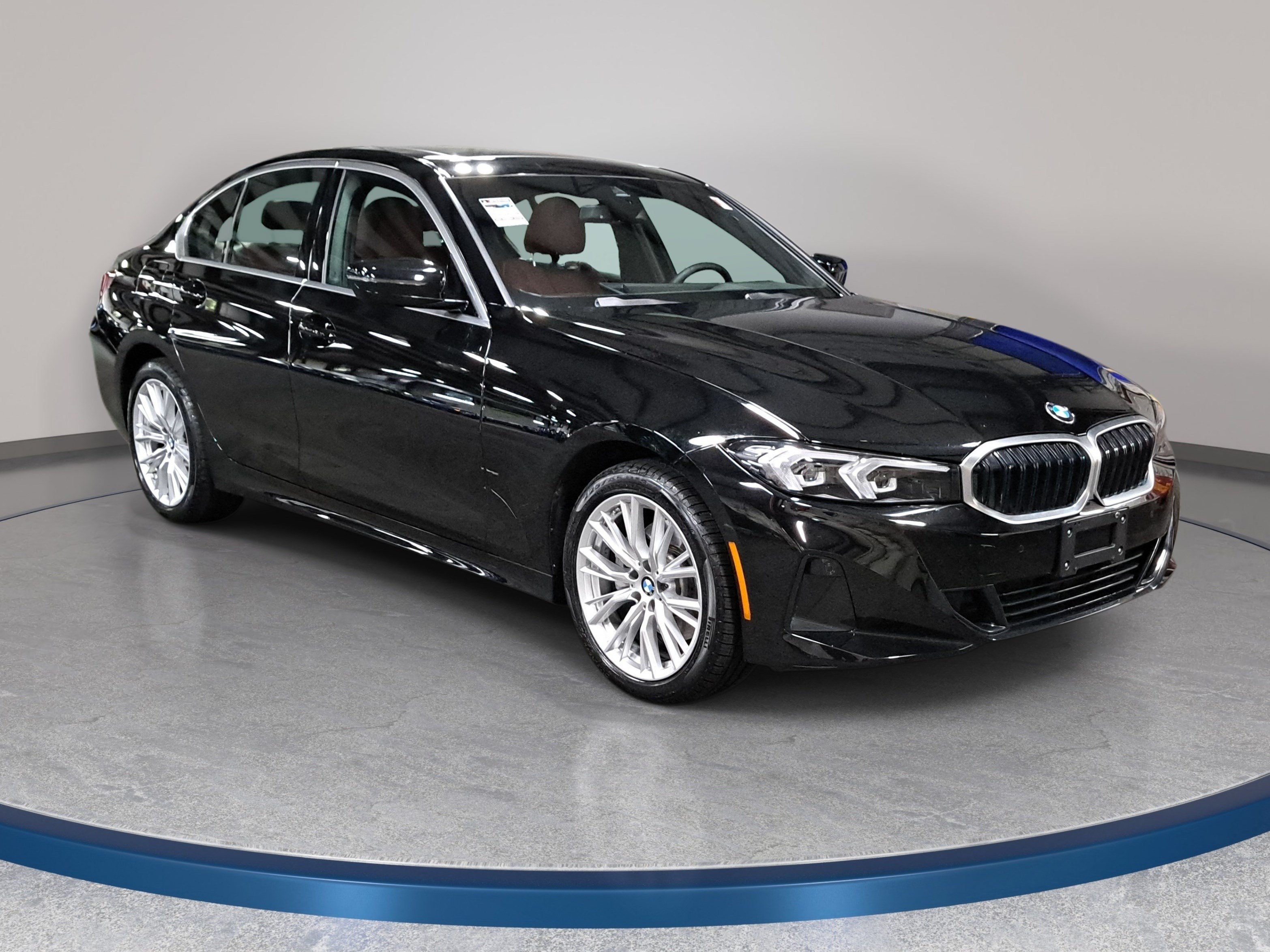 Certified 2024 BMW 330i xDrive Sedan w/ Convenience Package AWD/4WD image 4