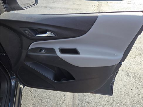 Used 2023 Chevrolet Equinox LT image 6