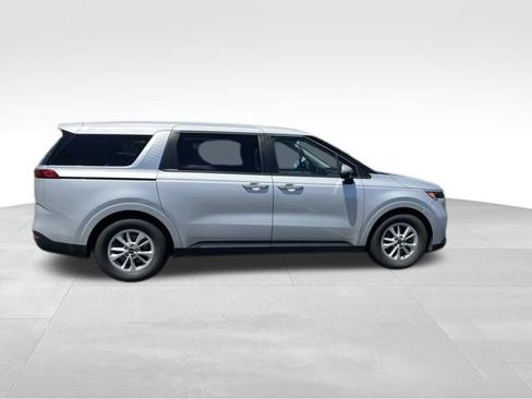 Used 2022 Kia Carnival LX FWD image 9