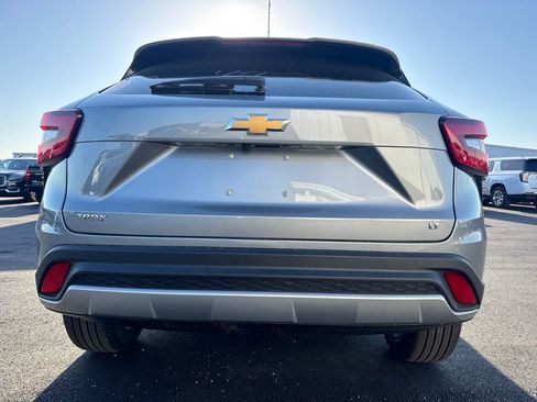 New 2026 Chevrolet Trax LT w/ LT Convenience Package FWD image 5