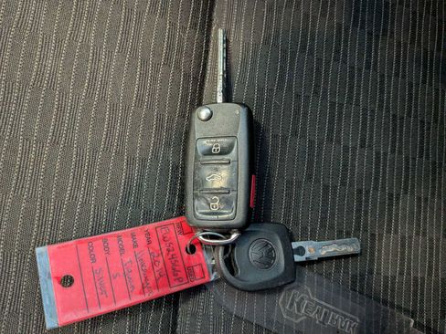 Used 2014 Volkswagen Tiguan S image 30