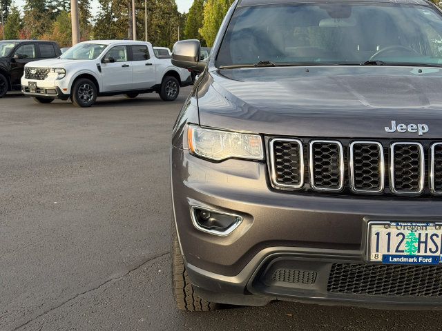 Used 2019 Jeep Grand Cherokee Laredo w/ Security & Convenience Group AWD/4WD image 8
