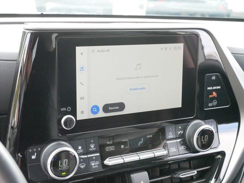 Certified 2024 Toyota Highlander XLE image 22