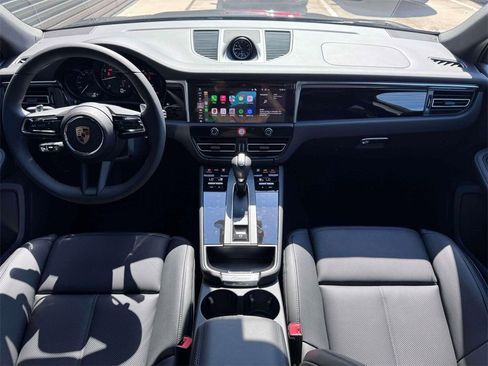Certified 2025 Porsche Macan AWD/4WD image 21