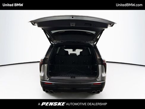 Used 2025 Chevrolet Traverse LT w/ Midnight/Sport Edition FWD image 14