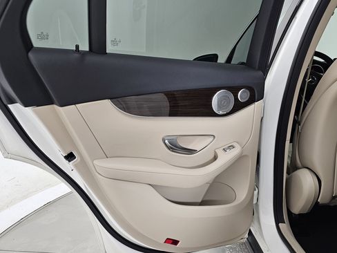 Used 2018 Mercedes-Benz GLC 300 4MATIC image 23