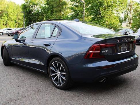 Used 2021 Volvo S60 T5 Momentum FWD image 3