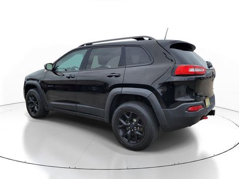 Used 2017 Jeep Cherokee Trailhawk w/ Comfort & Convenience Group AWD/4WD image 3