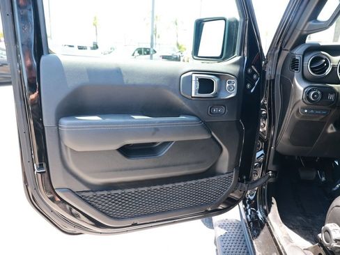Used 2023 Jeep Wrangler Unlimited Sahara w/ Cold Weather Group AWD/4WD image 20