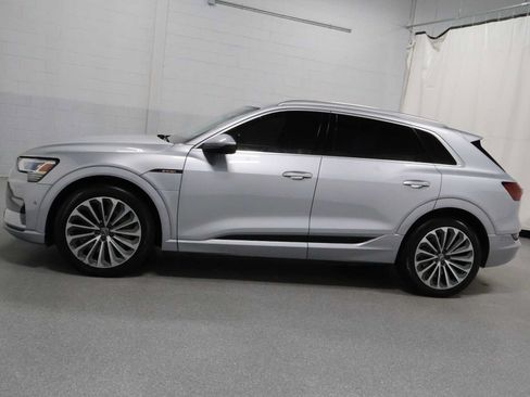 Used 2019 Audi e-tron Prestige w/ Prestige Package AWD/4WD image 2