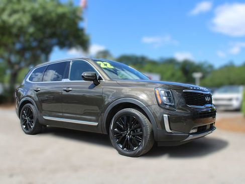 Used 2022 Kia Telluride SX w/ Towing Package FWD image 3