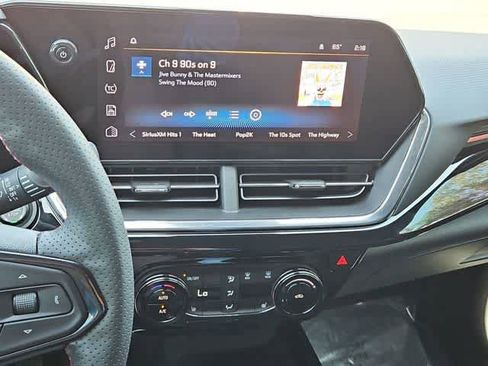 Used 2025 Chevrolet Trax RS w/ Sunroof Package image 27