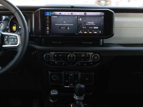 Used 2025 Jeep Wrangler Unlimited Sahara w/ Safety Group AWD/4WD image 27