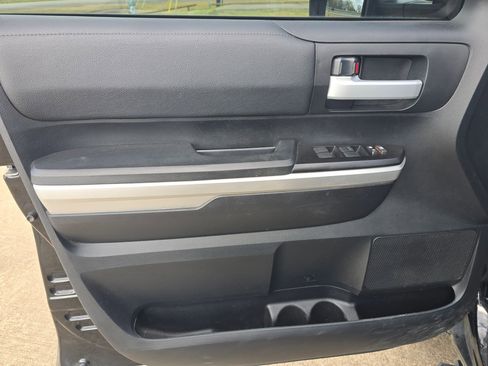 Used 2017 Toyota Tundra SR5 w/ SR5 Upgrade Package image 26