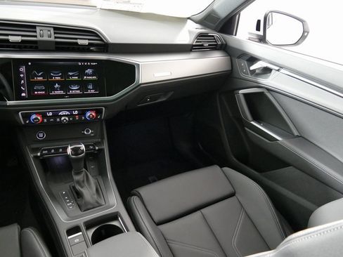 New 2025 Audi Q3 2.0T Premium image 22